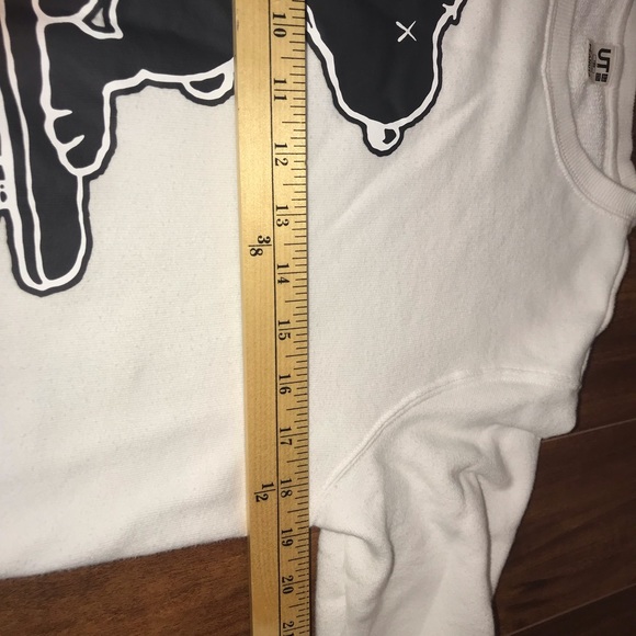 Kaws x Peanuts x Uniqlo Snoopy White Crewneck Sweatshirt Kids Size 150 - Picture 3 of 4